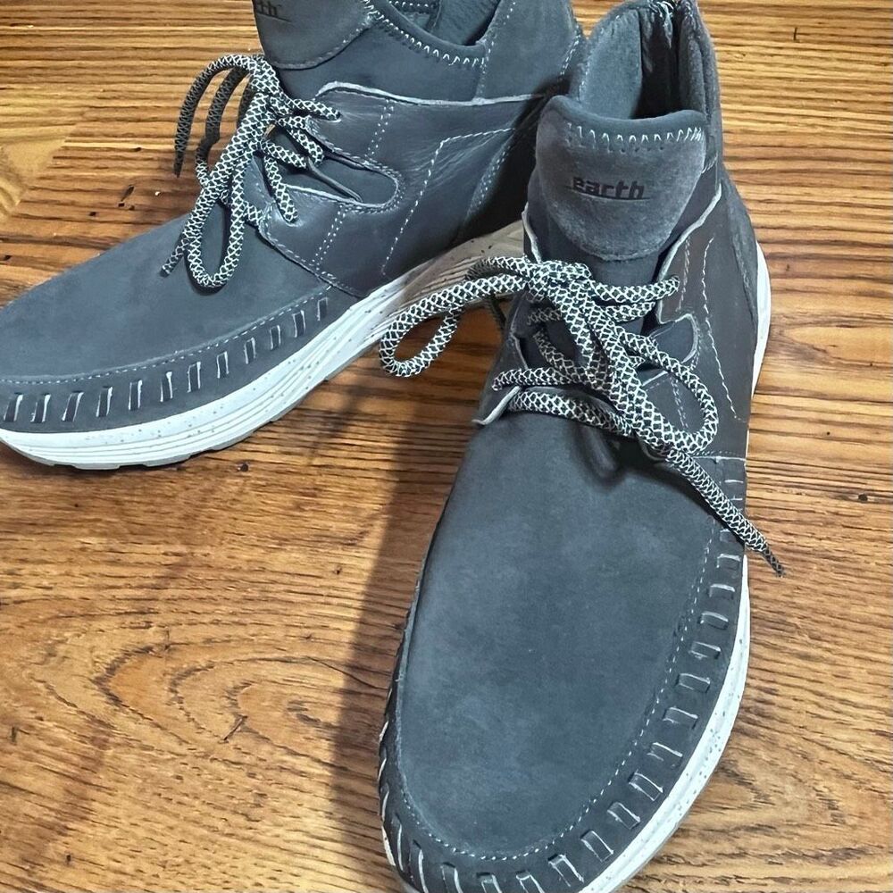 Earth Jaunt Women’s Gray Suede Back Zip Hightop Comfort Sneakers Shoes